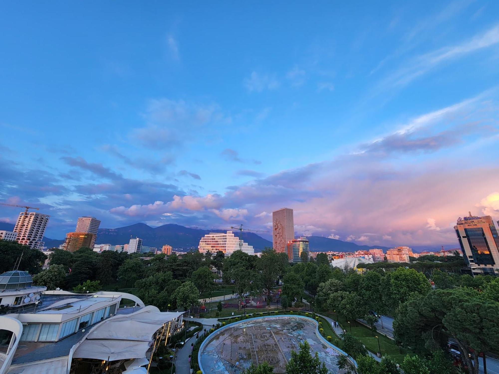 Tirana City Center Penthouse Oasis Eksteriør bilde