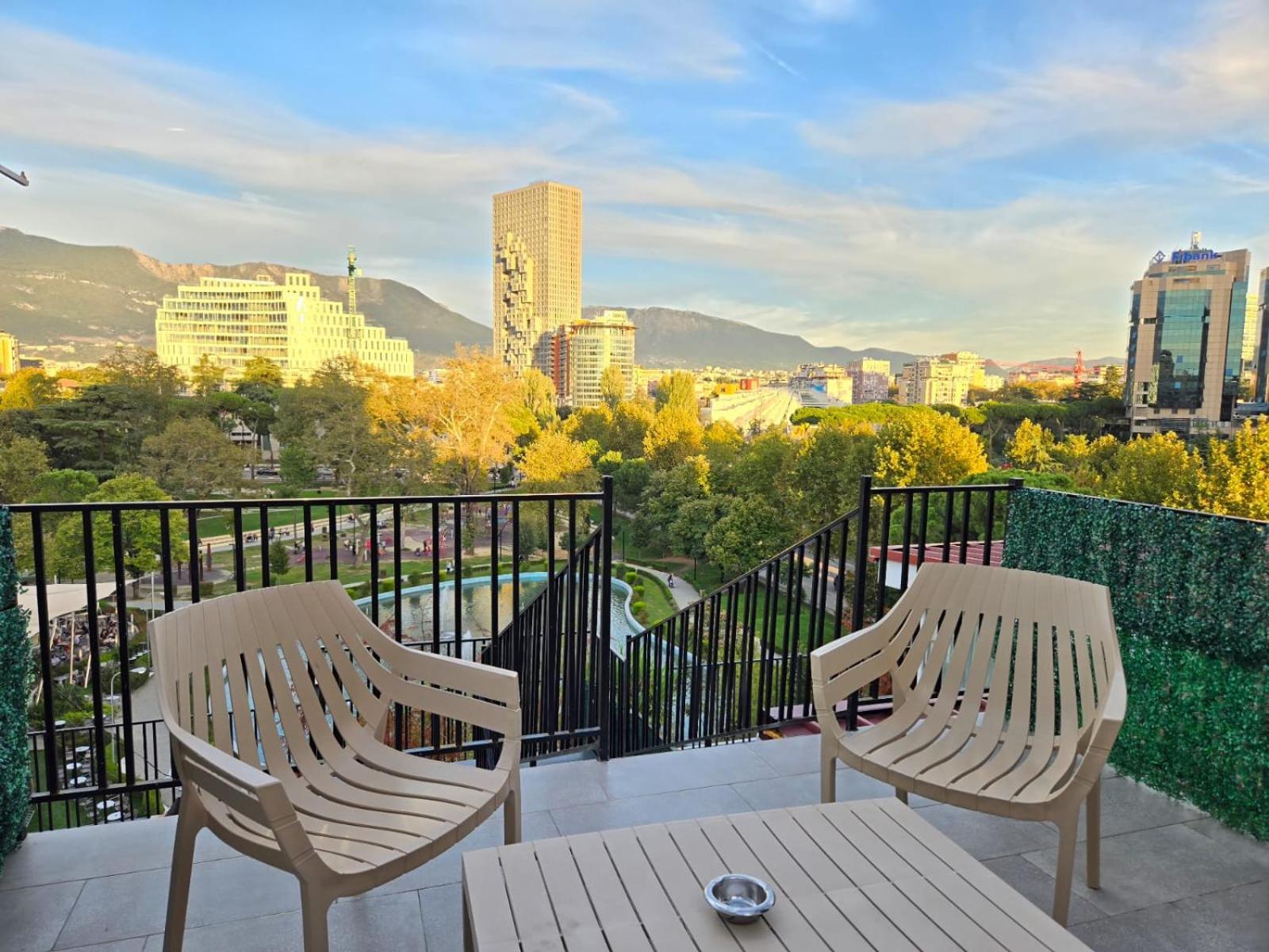 Tirana City Center Penthouse Oasis Eksteriør bilde